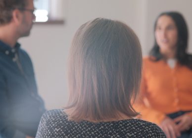 Des participants à une rencontre de justice réparatrice Des participants à une rencontre de justice réparatrice